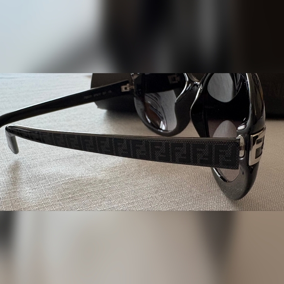 Fendi Black Sunglasses with Textured Temples and Silver Accents - Picture 2 of 9